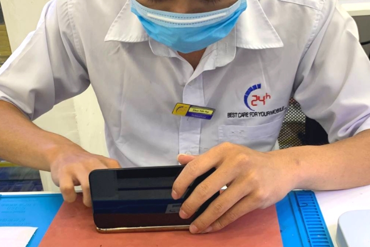 yếu tố ảnh hưởng đến chi phí thay màn hình