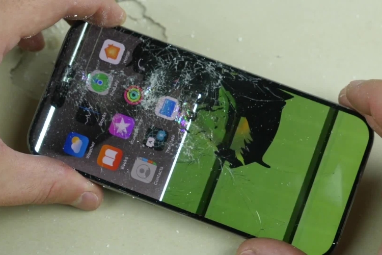 Cần tham khảo các dấu hiệu để chẩn đoán tình trạng màn hình iPhone 15 Pro bị vỡ