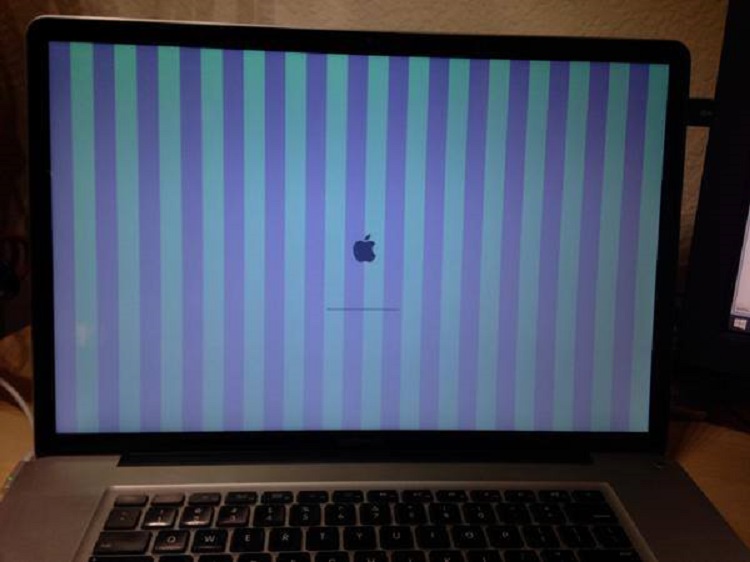 màn hình Macbook xuất hiện sọc dọc là dấu hiệu cho thấy bị hư