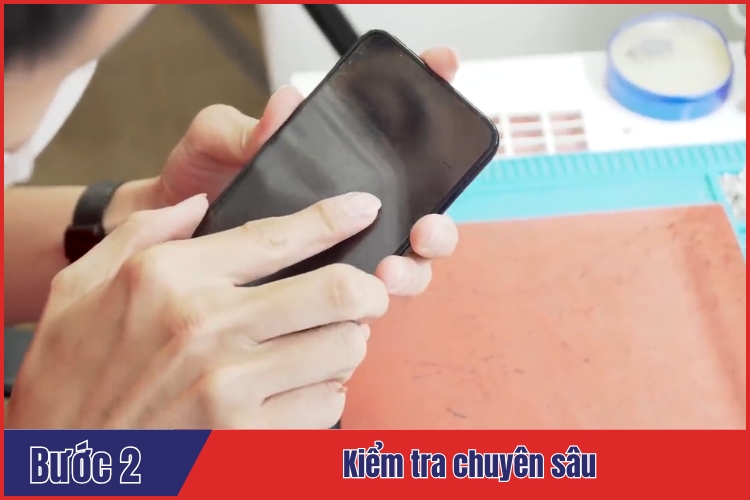 Kiểm tra chuyên sâu trình trạng mặt kính iPhone 12 pro max và tư vấn, báo giá sửa chữa