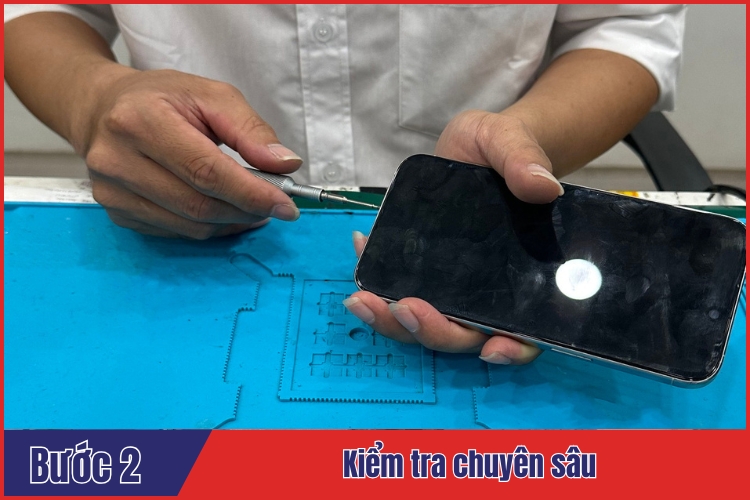 Nhân viên kiểm tra tình trang chuyên sâu tại chamsocdidong.com