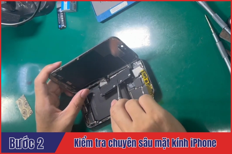 KIểm tra chuyên sâu tình trạng mặt kính iphone