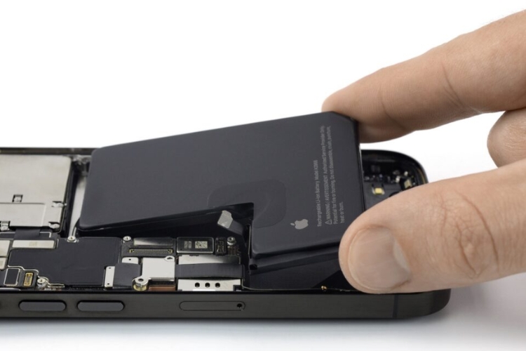 Thay pin iPhone 15 Plus khi gặp các dấu hiệu hư hỏng pin