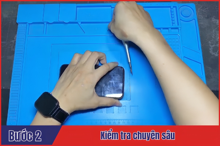  Kiểm tra chuyên sâu trình trạng pin iPhone 15 pro max và tư vấn, báo giá sửa chữa