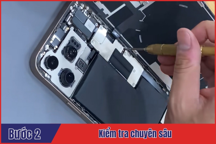 Nhân viên tiếp nhận kiểm tra chuyên sâu