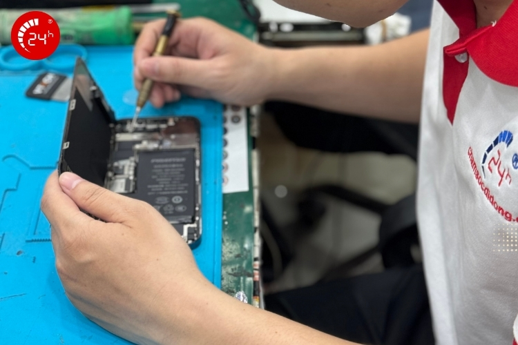 Địa điểm thay pin iPhone có chuyên môn cao