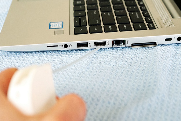 Định kỳ vệ sinh laptop Dell Latitude E6440 mỗi năm 1 lần, giúp laptop thông thoáng và không bị nóng trong quá trình sử dụng.