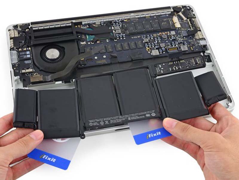 dấu hiệu cho thấy pin MacBook Pro 13 (2013, 2014, 2015) cần thay mới