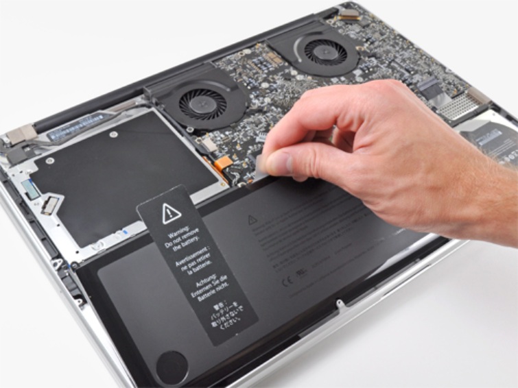 Thay pin MacBook Pro 15” A1707 (2016,2017) chính hãng