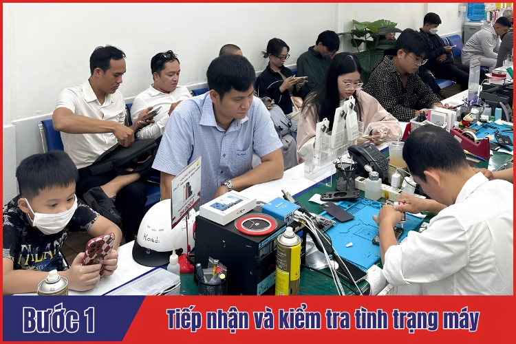 Nhân viên tiếp nhận và lắng nghe thiết bị lỗi tại chamsocdidong.com