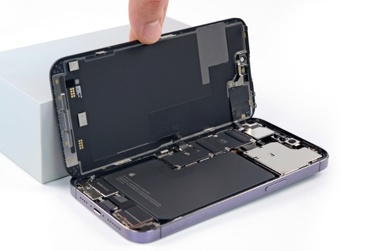 Thay vỏ iPhone 14 Pro Max tại các trung tâm uy tín sẽ giúp bảo toàn được chất lượng sản phẩm