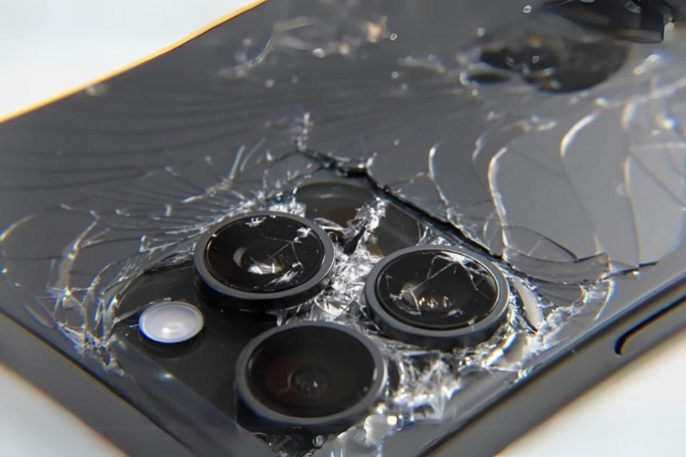 Có nhiều dấu hiệu để nhận ra iPhone 15 Pro Max bị hư vỏ