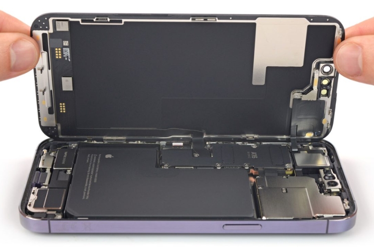 Bạn cần đến địa điểm sửa chữa uy tín để thay vỏ iPhone 15 Pro Max