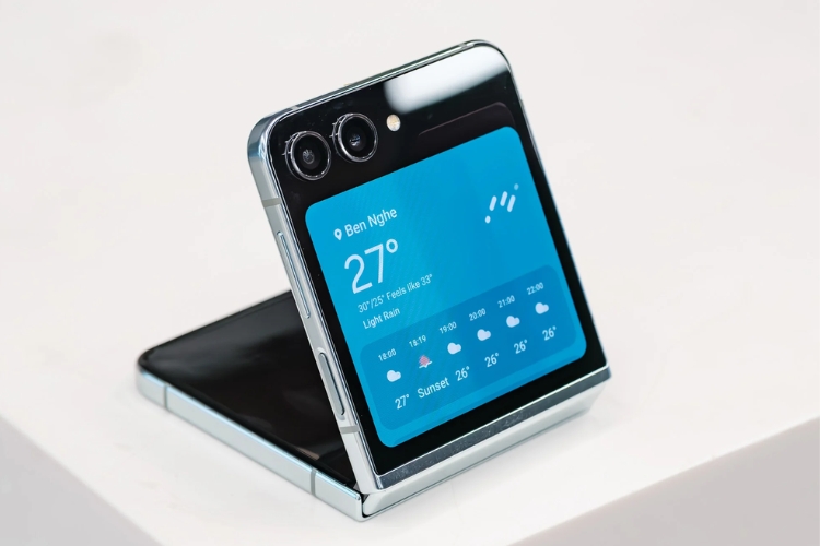 Thay vỏ Samsung Galaxy Z Flip5 tại trung tâm uy tín sẽ có lợi rất nhiều