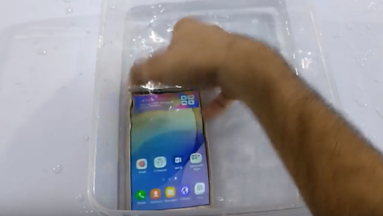 Cách khắc phục khi Samsung Galaxy J7 Pro của bạn bị vào nước
