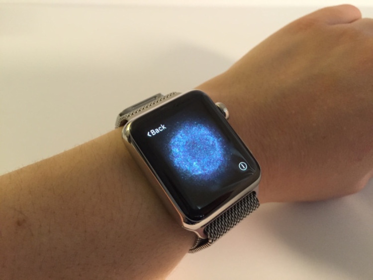 dat apple watch trong tam ngam của may anh iphone