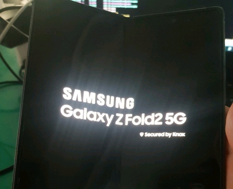 rò rỉ thông tin màn hình của Galaxy Z Fold 2 phiên bản thực tế với kích cỡ khá lớn