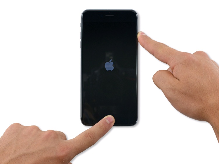 Tắt máy và khởi động lại là cách dễ nhất để bạn khắc phục lỗi iPhone 6s Plus bị liệt cảm ứng