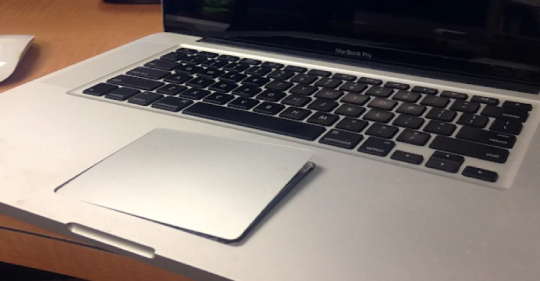 Pin laptop bị phồng: Nguyên nhân và cách khắc phục