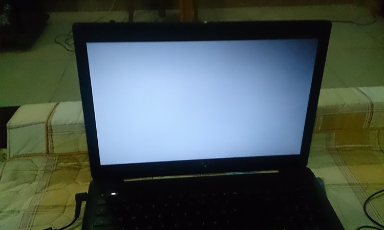 laptop Asus X441 bị trắng màn hình